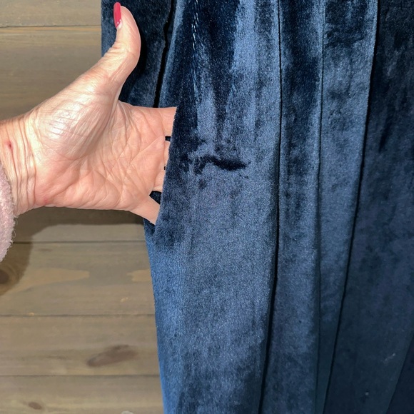 NWT KOOLABURRA by UGG Luxurious Navy Blue Women's Robe. - Picture 4 of 7